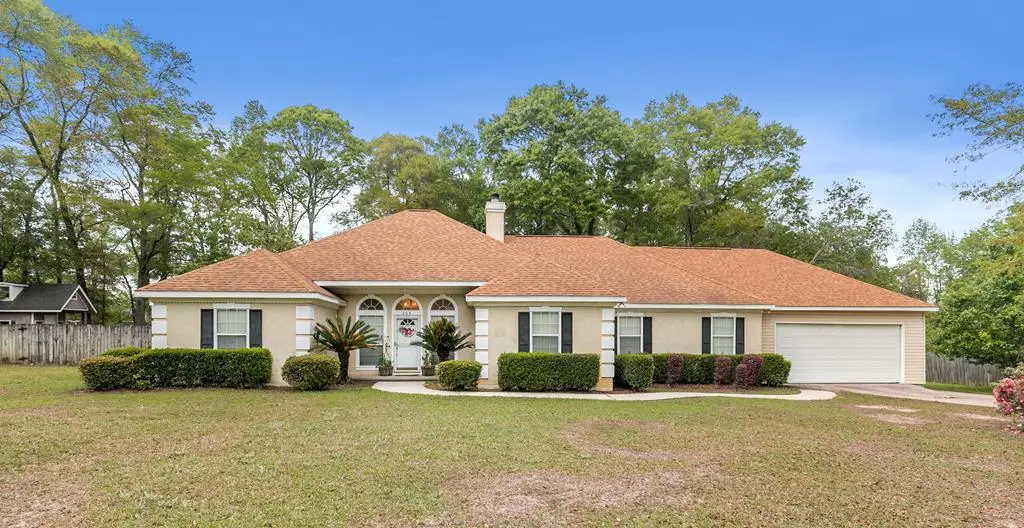 208 Willow Oaks Drive, Headland, AL 36345 - Image #1
