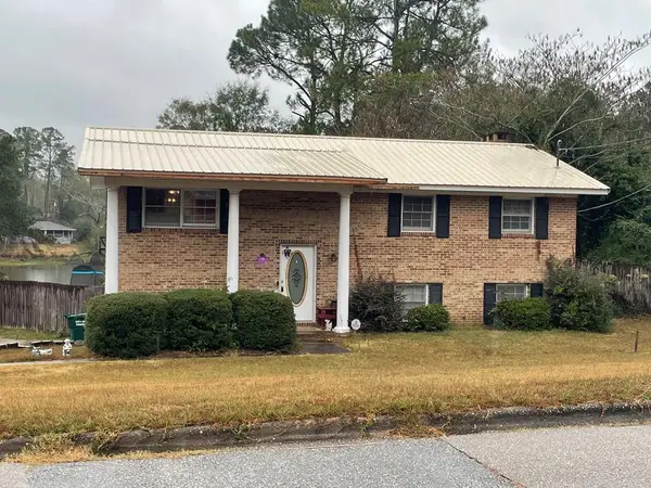 1258 Meadowlake Dr, Ozark, AL 36360