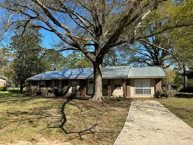 205 Dahlia Dr, Andalusia, AL 36420 - Image #1