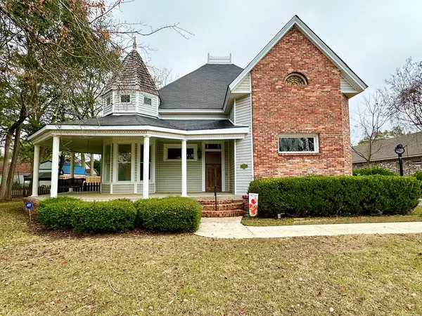 203 Cleveland St, Headland, AL 36345