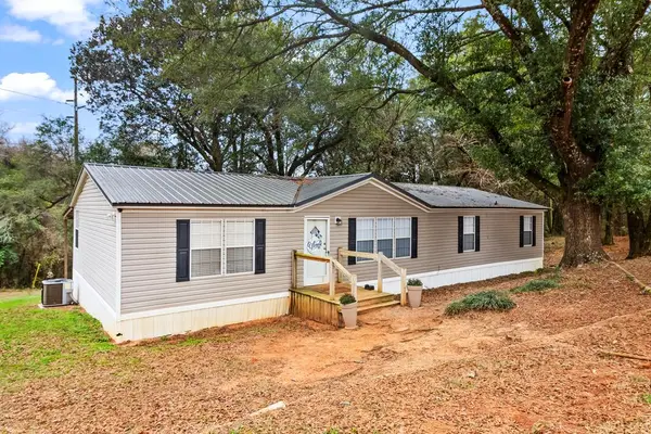 8139 Judge Logue Rd, Newton, AL 36352