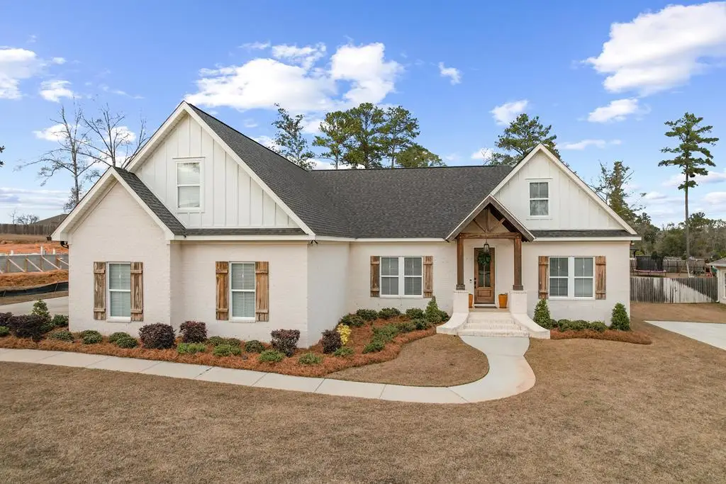 102 Clarksdale Ct, Dothan, AL 36305 - Image #1