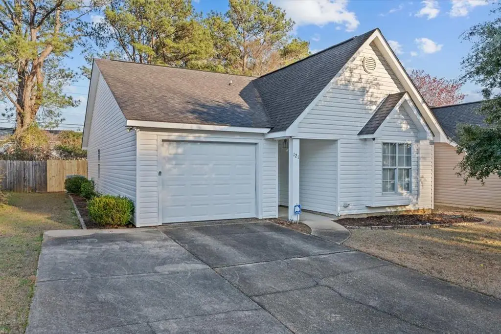 121 Woodleigh Rd, Dothan, AL 36305 - #1