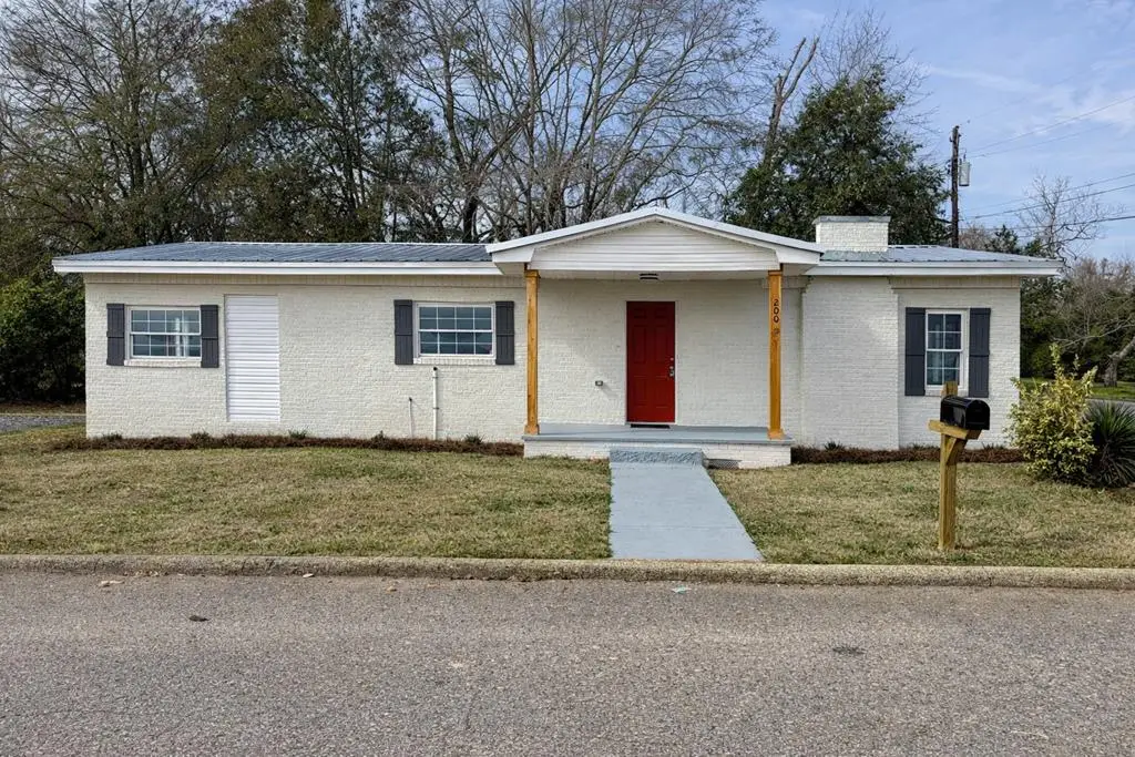 200 Cable St, Headland, AL 36345 - #1