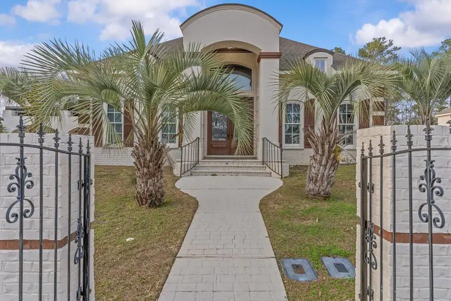 207 Royal Orleans Ct, Dothan, AL 36305 - #2