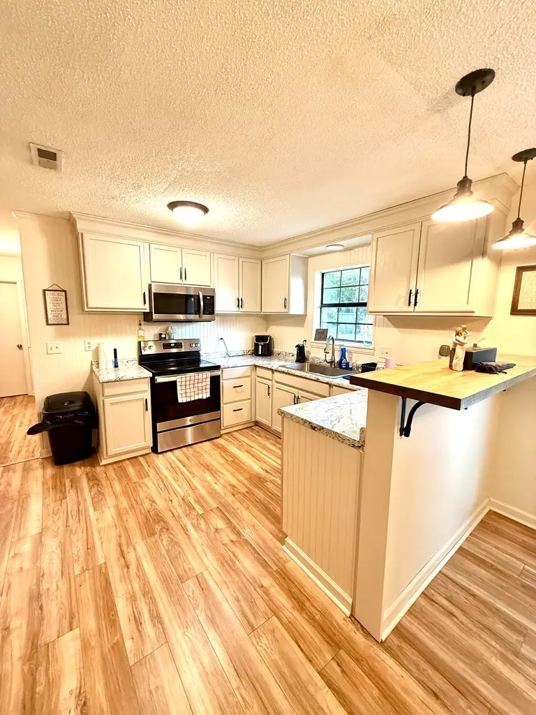 211 W King St, Headland, AL 36345 - #3