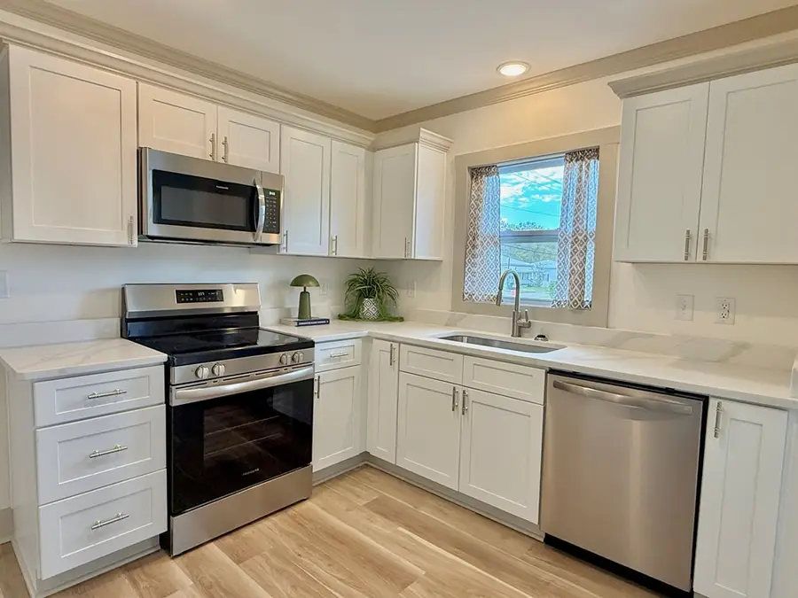 209 W Commerce Street, Hartford, AL 36344 - #2