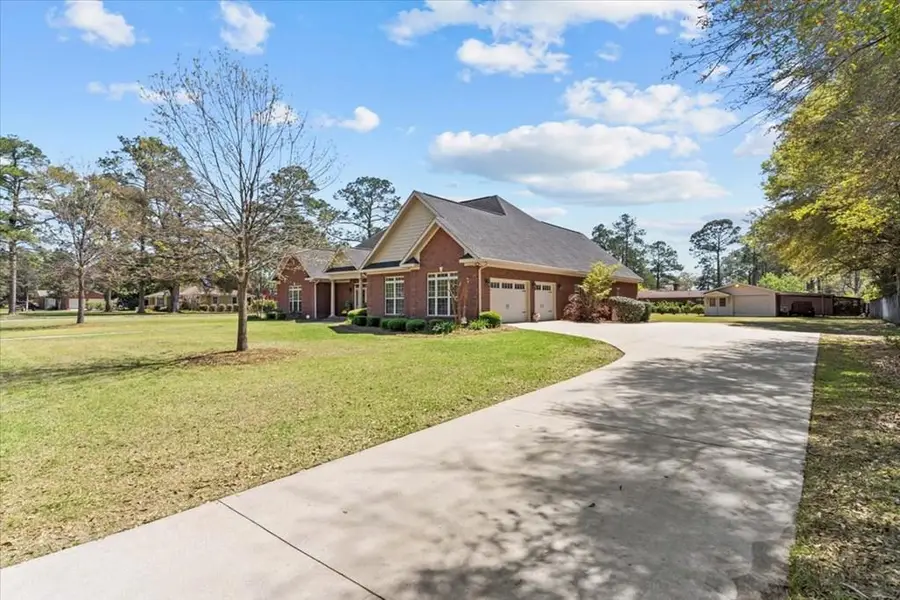 901 W Brookside Avenue, Geneva, AL 36340 - #2