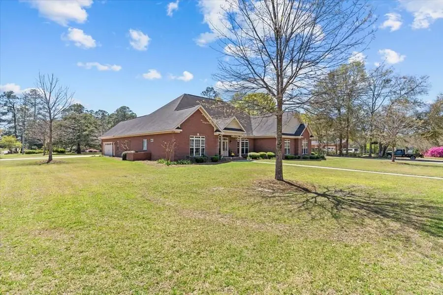 901 W Brookside Avenue, Geneva, AL 36340 - #3