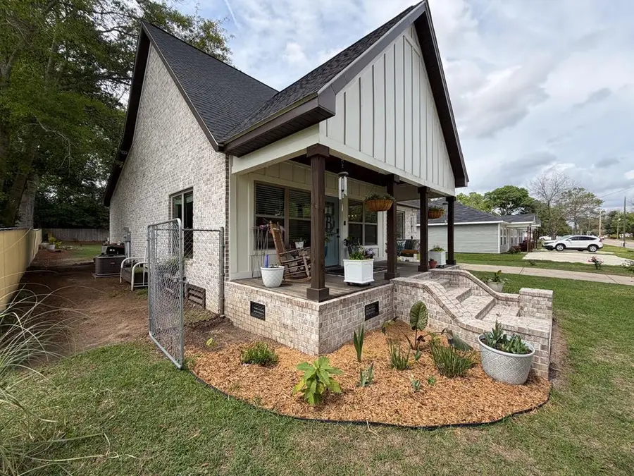 616 Cleveland Street, Headland, AL 36345 - #2