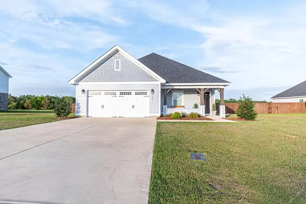 104 Creekridge St, Headland, AL 36345