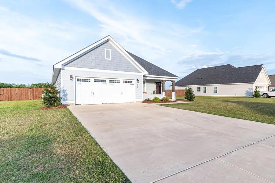 104 Creekridge St, Headland, AL 36345 - #2
