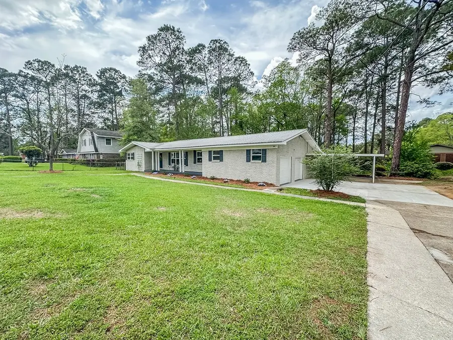 305 N Hillcrest Street, Geneva, AL 36340 - #3