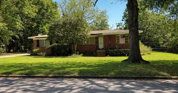 1305 Stadium, Dothan, AL 36301