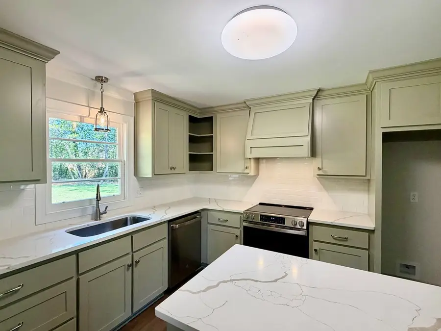 106 N Roberta, Dothan, AL 36303 - #3