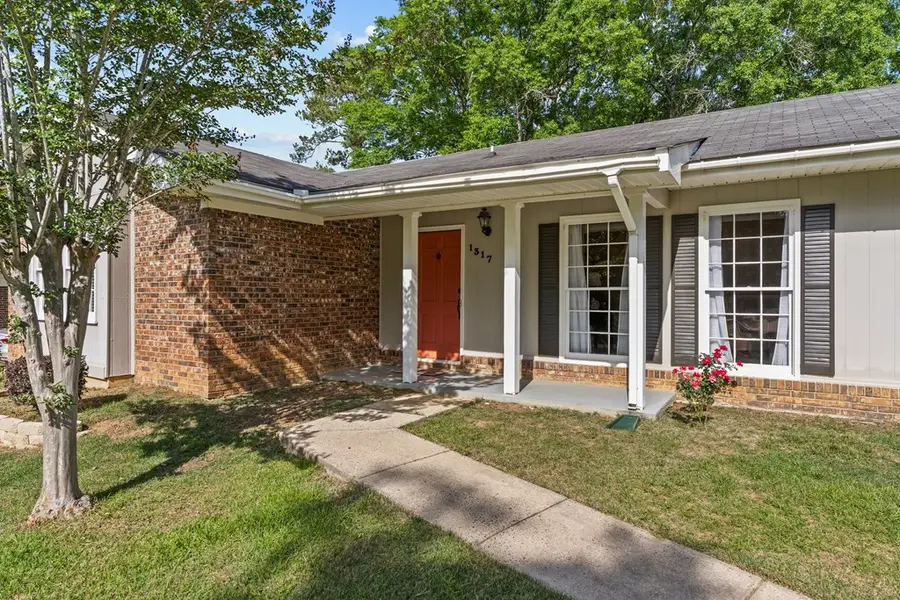 1317 Cambridge Rd, Dothan, AL 36305 - #2
