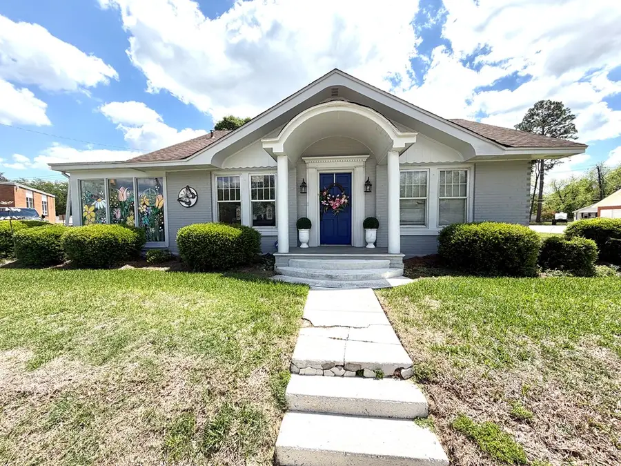 207 W Main Street, Hartford, AL 36344 - #2