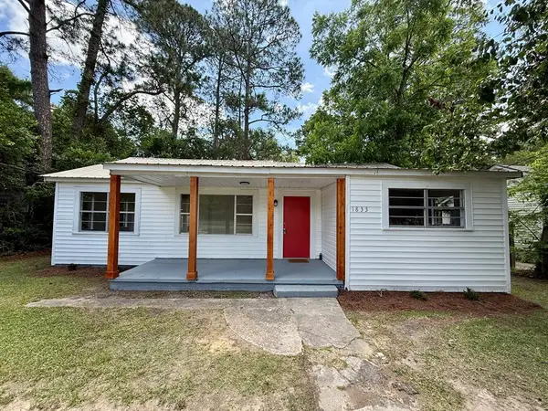 1833 S St Andrews, Dothan, AL 36301