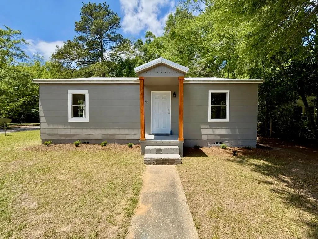 901 N Herring St, Dothan, AL 36303 - #1