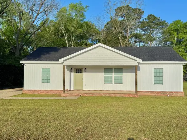 404 S 6th Avenue, Hartford, AL 36344