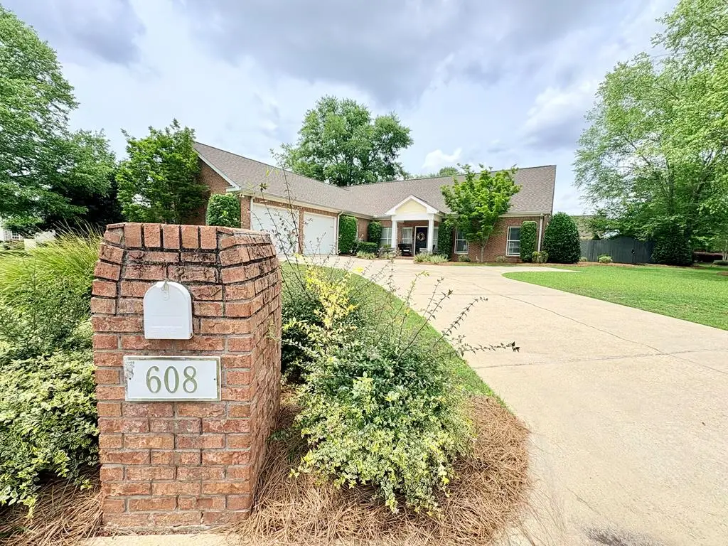 608 Jamestown Blvd, Dothan, AL 36301 - #1