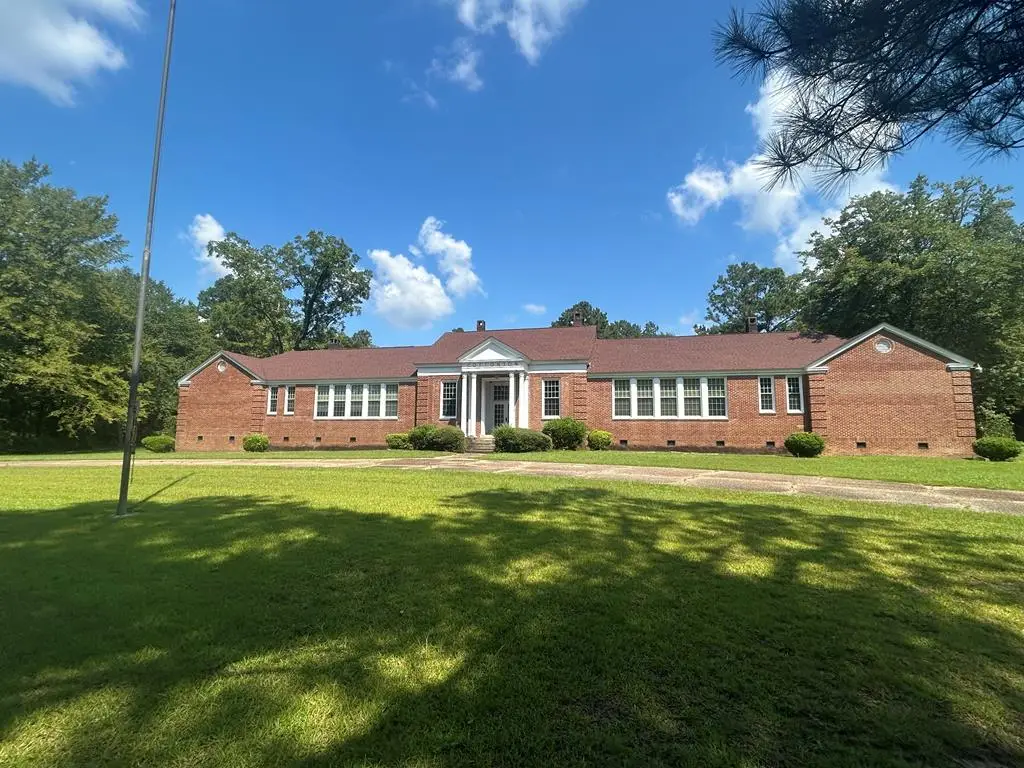 9 Schoolhouse Rd, Cottonton Seale, AL 36871 - #1