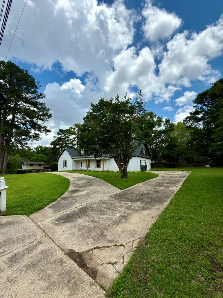403 Randwick Rd., Dothan, AL 36301 - #2