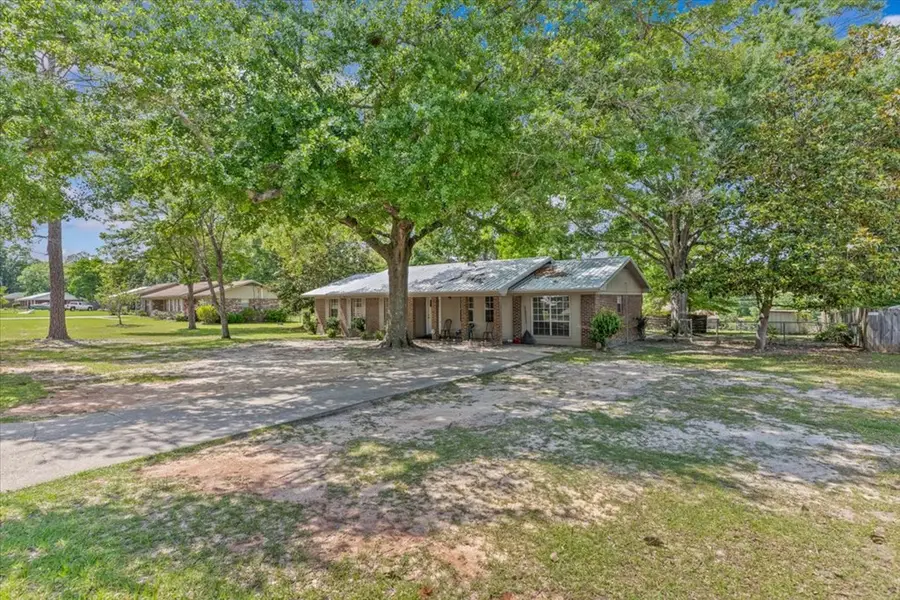 205 Dahlia Dr, Andalusia, AL 36420 - #2