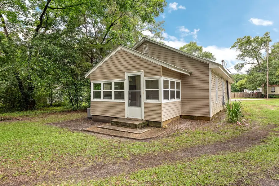 306 N Cherokee Street, Geneva, AL 36340 - #3