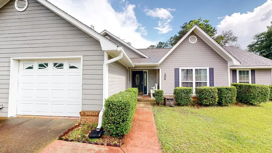104 E Roxbury Road, Dothan, AL 36305 - #2