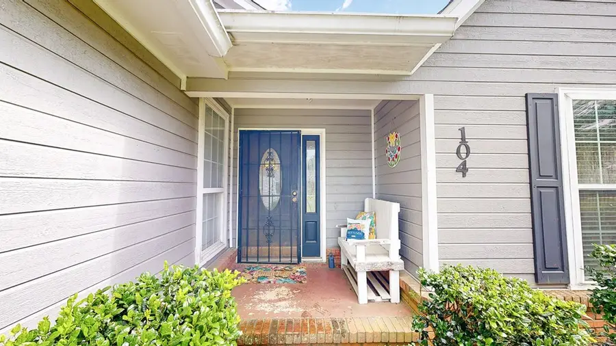 104 E Roxbury Road, Dothan, AL 36305 - #3