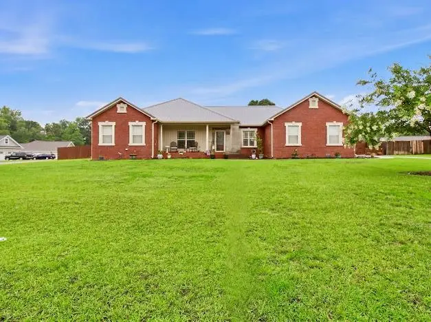 207 Glen Oaks Drive, Dothan, AL 36301 - #2