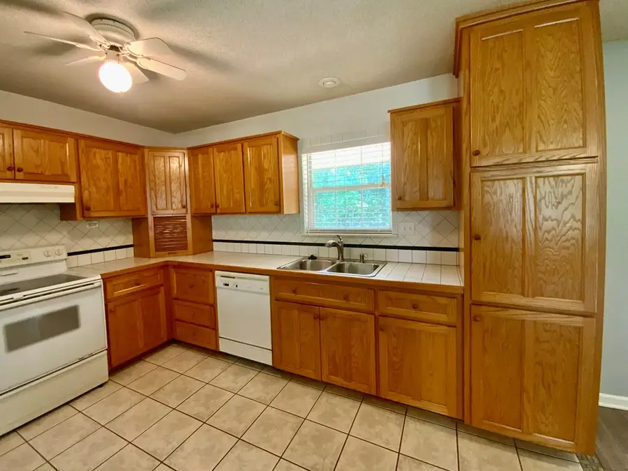 404 Springdale Drive, Enterprise, AL 36330 - #3