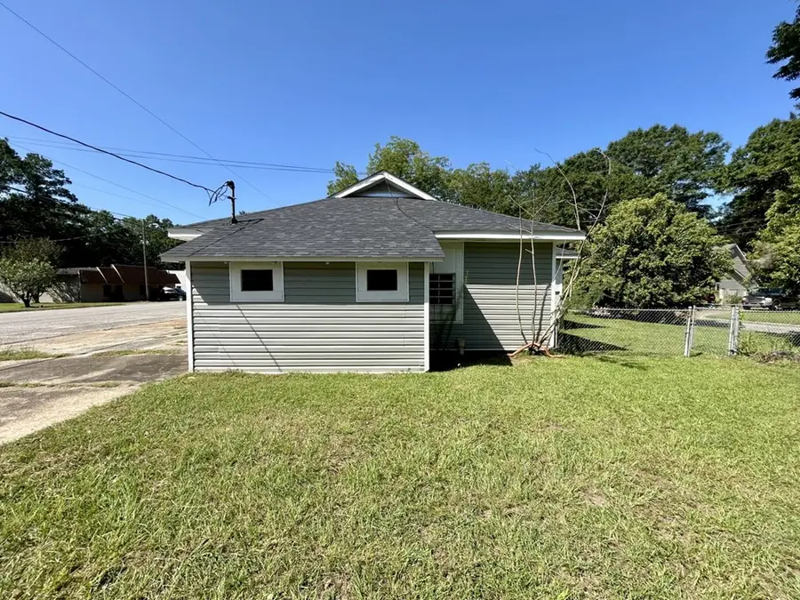 418 S Main Street, Headland, AL 36345 - #3
