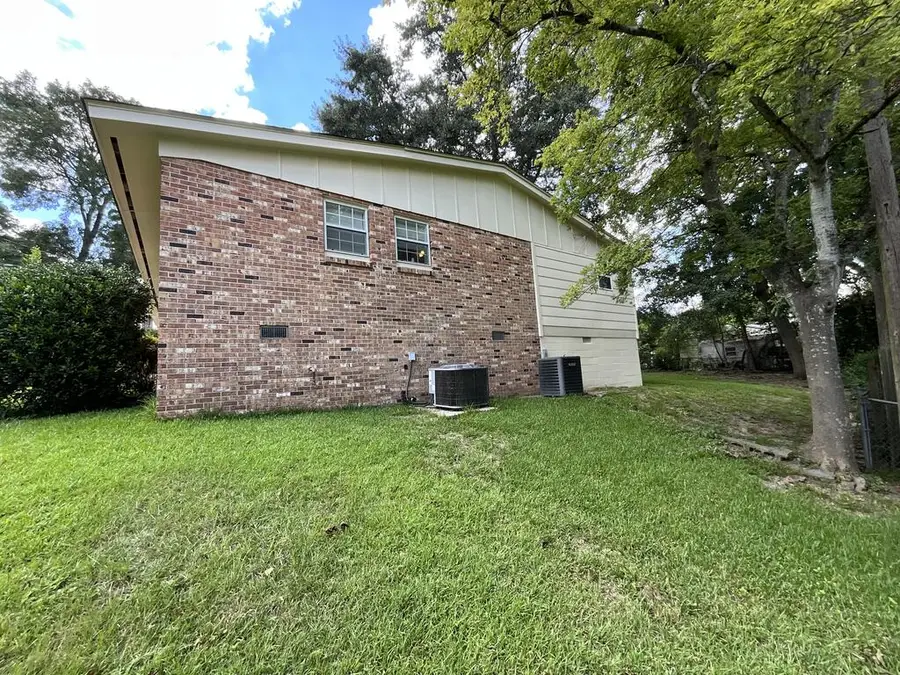516 Cherry St, Eufaula, AL 36027 - #3