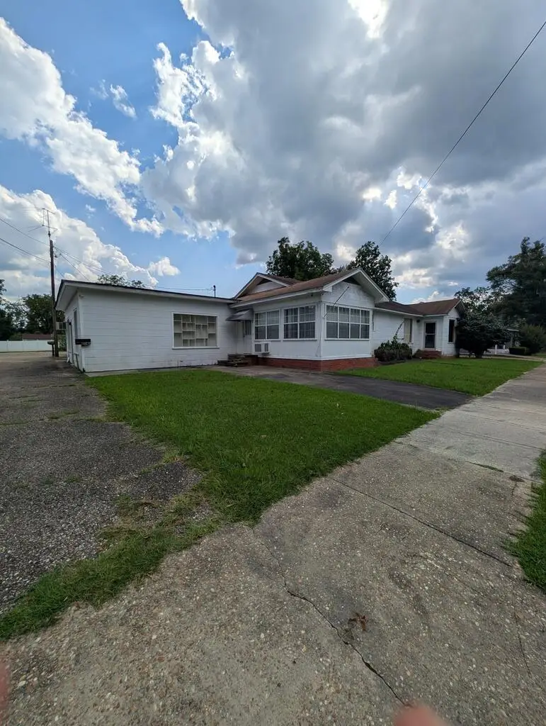 404 E Stewart Avenue, Opp, AL 36467 - #3
