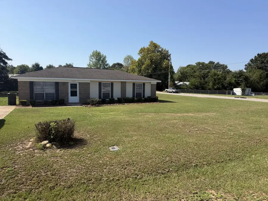2103 Flynn Rd., Dothan, AL 36303 - #2