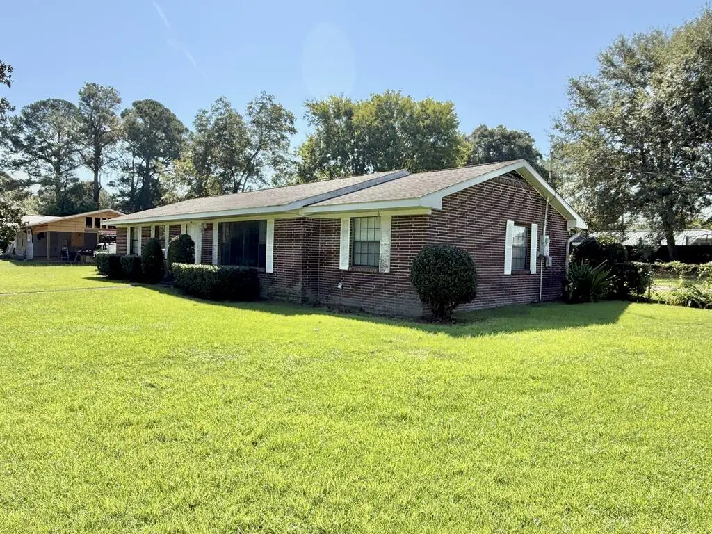 613 W Spring Ave, Geneva, AL 36340 - #1
