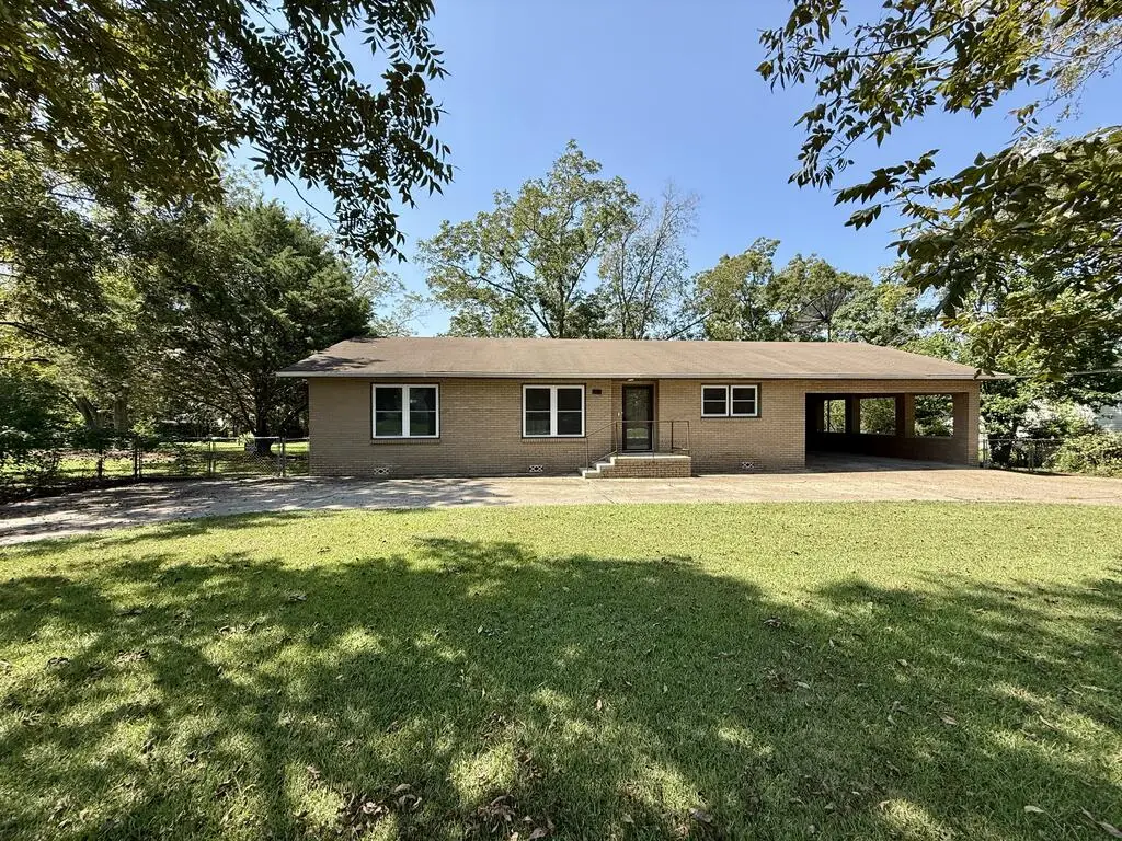 202 Pearl St, Dothan, AL 36301 - #1
