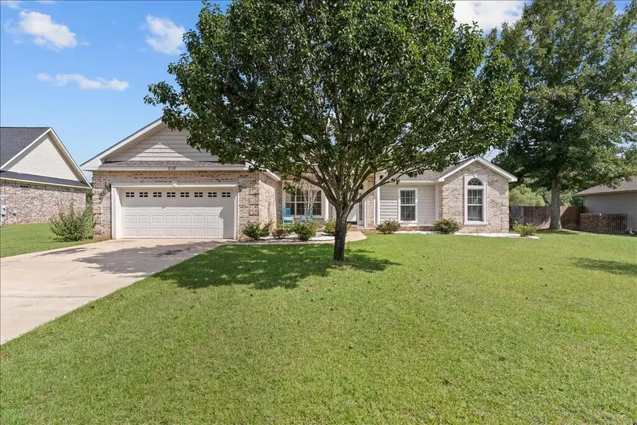 216 Glen Oaks Drive, Dothan, AL 36301 - #2