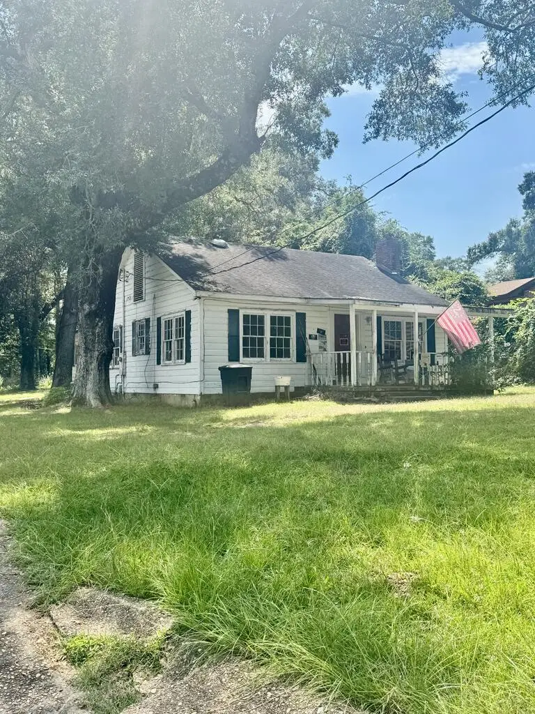 110 E Register Ave, Geneva, AL 36340 - #1