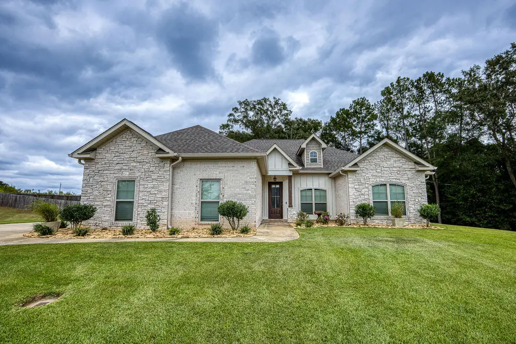 124 Weeping Willow Trl, Headland, AL 36345 - #1