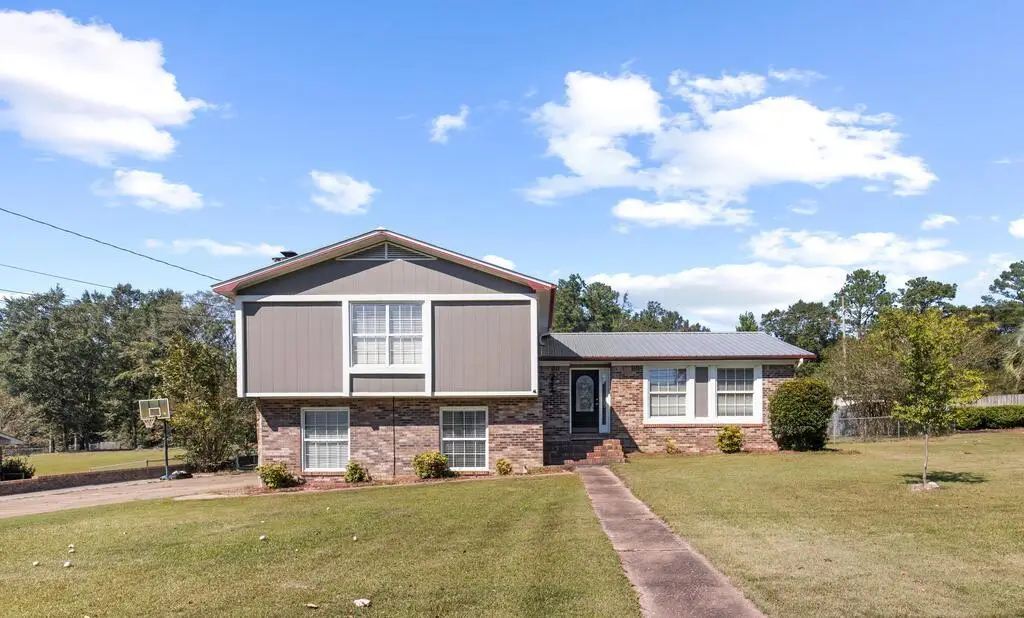 504 NW Burbank Street, Dothan, AL 36303 - #1