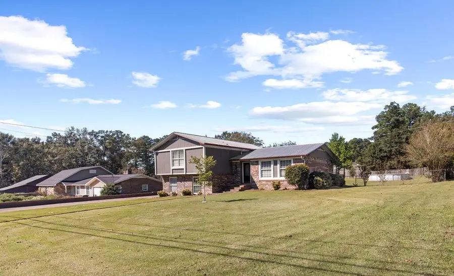 504 NW Burbank Street, Dothan, AL 36303 - #2