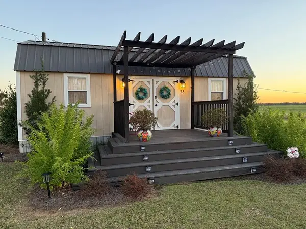 25 Hartzog Rd, Slocomb, AL 36375