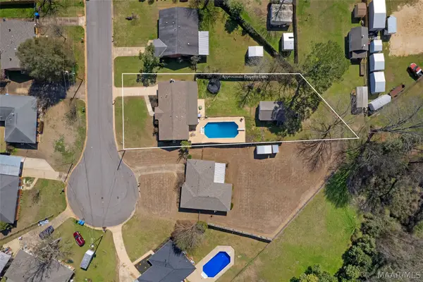 107 W Teri Court, Prattville, AL 36066