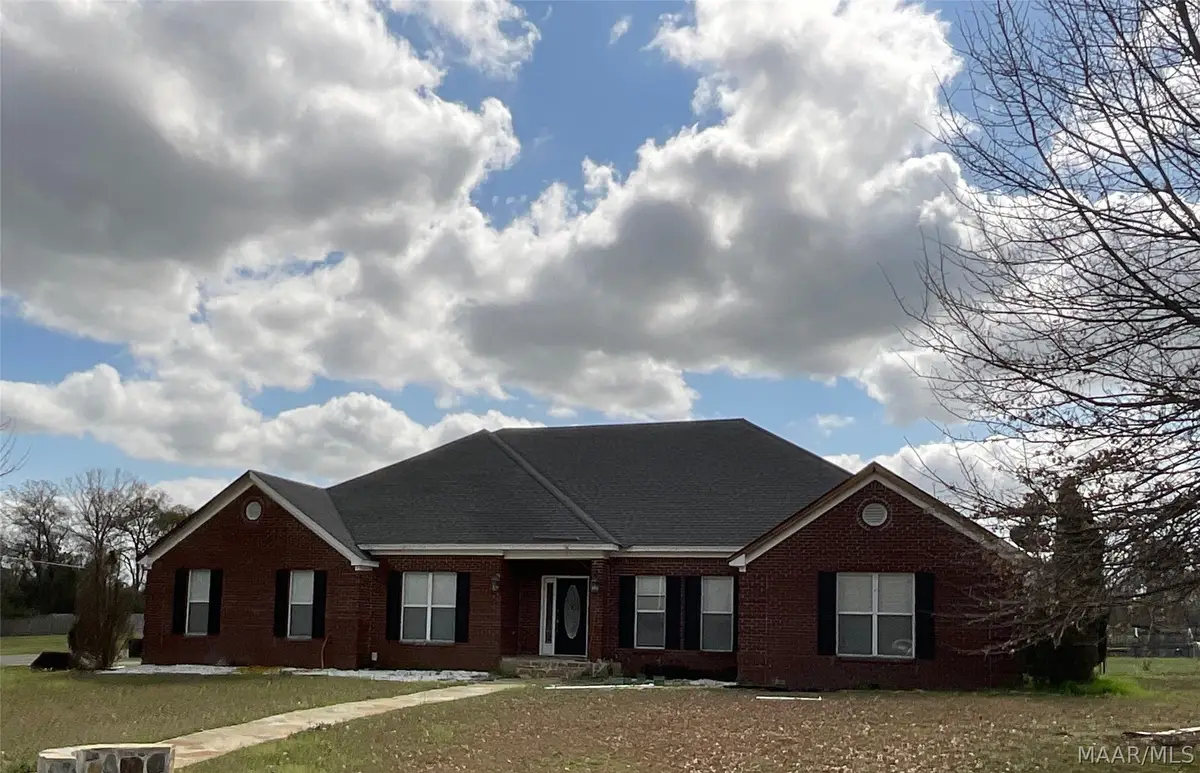 320 White Oak Lane, Tallassee, AL 36078 - #1