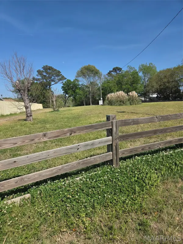 135 Pierce Lane, Prattville, AL 36.54