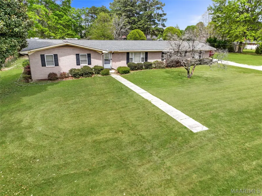 202 Elwyn Avenue, Clanton, AL 35045 - #2