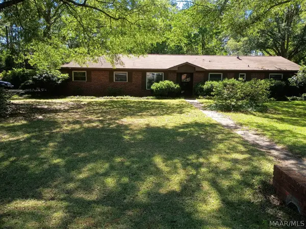 2725 Lakeview Court, Millbrook, AL 36054